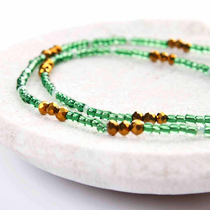 Emerald and Pearl Sunset Beaded Ankle Bracelet - Handmade Artisan Jewelry - Close Up - Cana Capri
