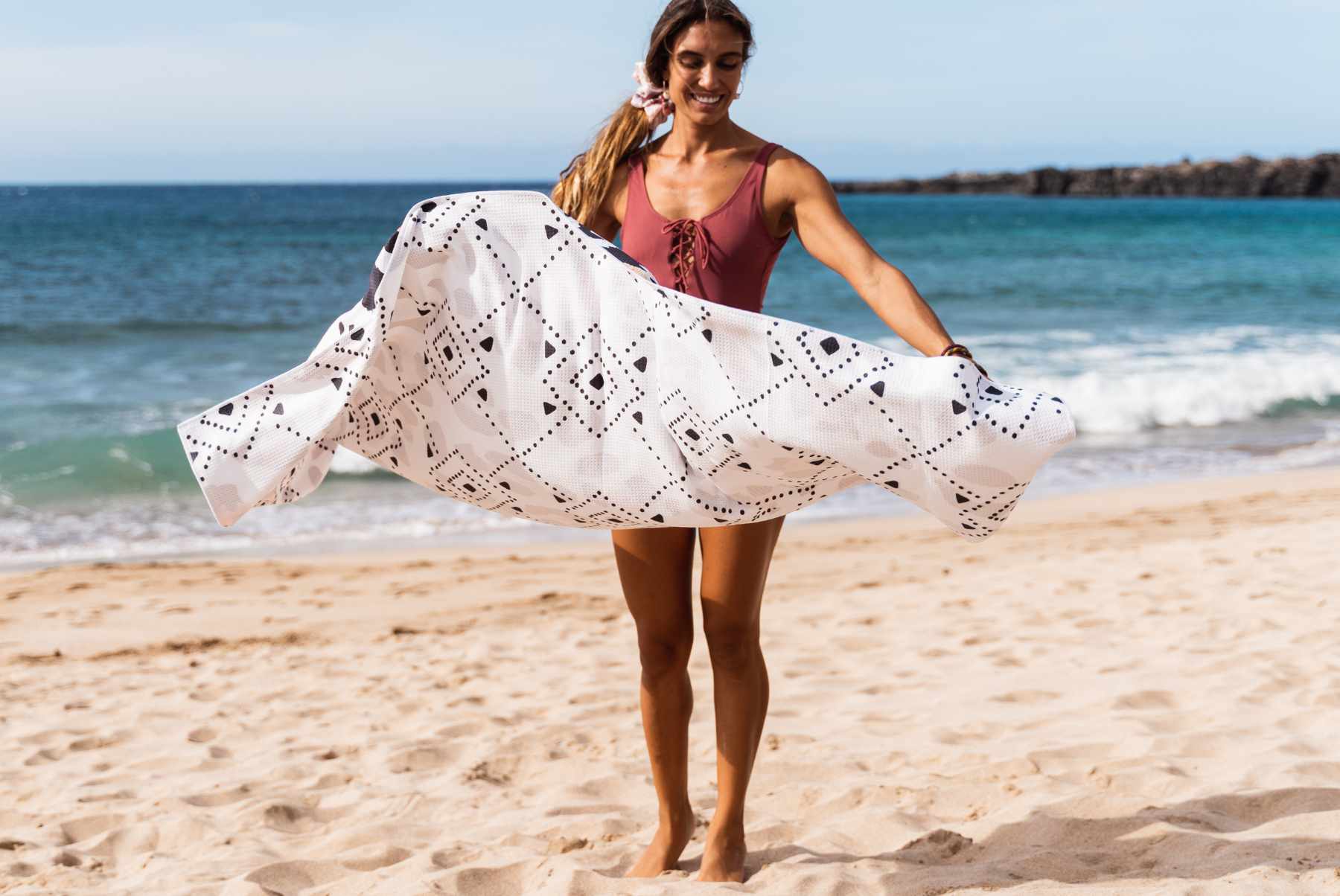 Sand Free Beach Towel I Reversible & Oversized I Flamingos – Cana Capri